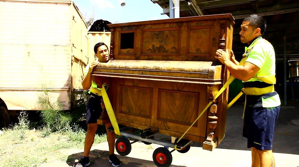 piano movers image
